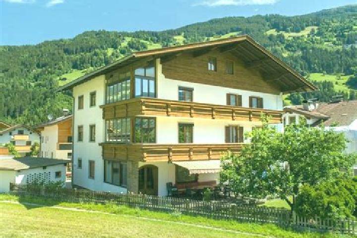 Ruby, 23 — Escort in Hippach, Austria