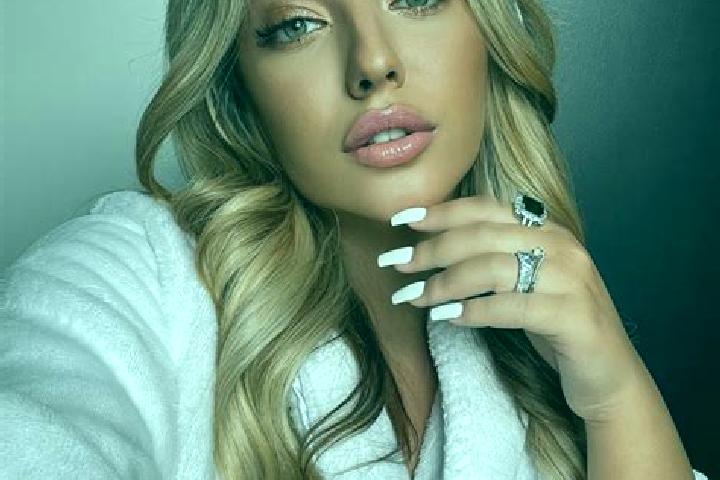 Ruby, 23 — Escort in Natschbach, Austria