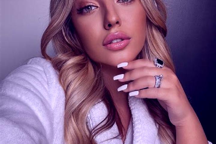 Ruby, 23 — Escort in Stetten, Germany