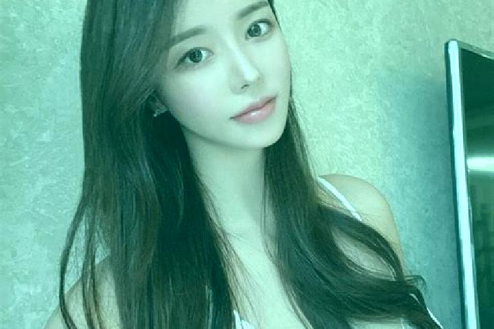 Ruby, 23 — Escort in Yanweigang, China