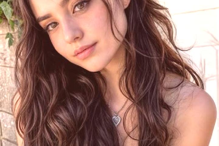 Ruby, 25, a auburn hazel-eyed slavic companion based in KwaGingindlovu. Offering 69, Roleplay, Massage, Prostate Massage, Tantra. Available for incall and ou...