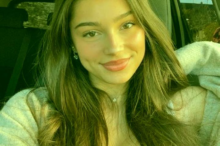 Ruby, 26, a brunette blue-eyed mediterranean companion based in Mankovce. Offering GFE, Massage, Party Girl, Duos. Available for incall and outcall, day and ...