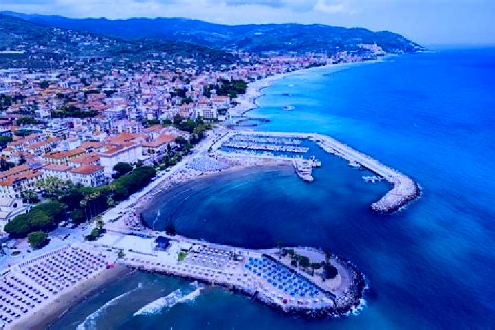Ruby, 26 — Escort in Diano Marina, Italy
