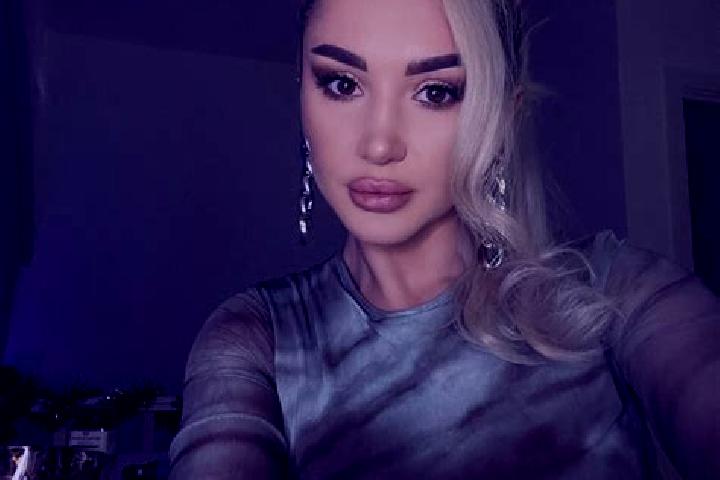Ruby, 27, a auburn amber-eyed caribbean companion based in Saint-Seurin-sur-l Isle. Offering GFE, BDSM. Available for incall and outcall, overnight bookings ...