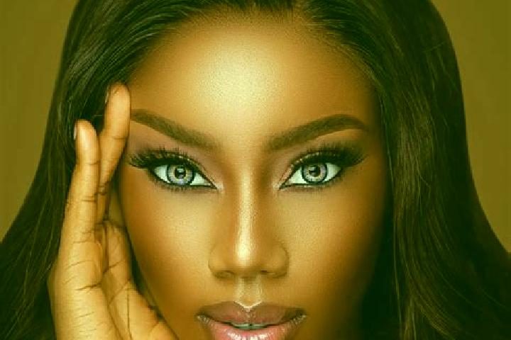 Ruby, 27, a auburn blue-eyed ebony companion based in Osteno. Offering Domination, Erotic Massage, Massage, Striptease. Available for incall and outcall, day...