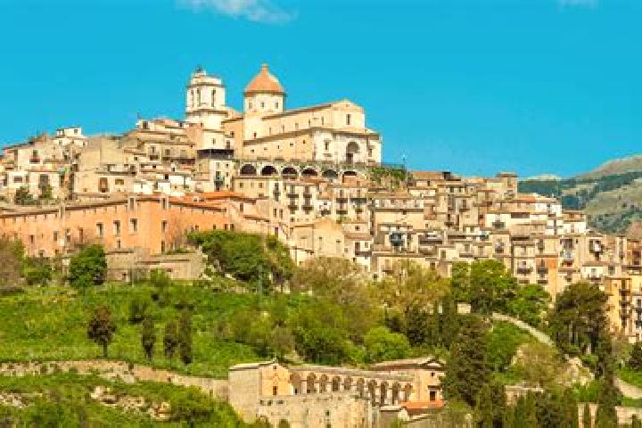 Ruby, 27 — Escort in Bizzarone, Italy