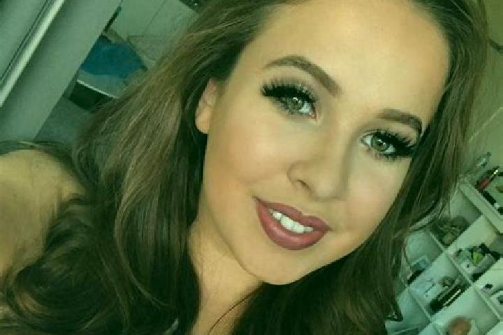 Ruby, 28, a blonde dark-eyed mixed companion based in Flers. Offering Couples, Striptease, Dinner Date. Available for incall and outcall, day and evening dates.