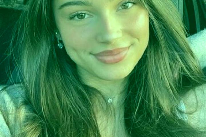 Ruby, 28, a brunette hazel-eyed mediterranean companion based in Narsala. Offering Duos, Couples, Travel Companion. Available for incall and outcall, day and...