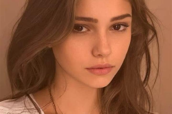 Ruby, 28, a chestnut grey-eyed slavic companion based in Vage. Offering A-Level, Prostate Massage, Massage. Available for incall and outcall, day and evening...