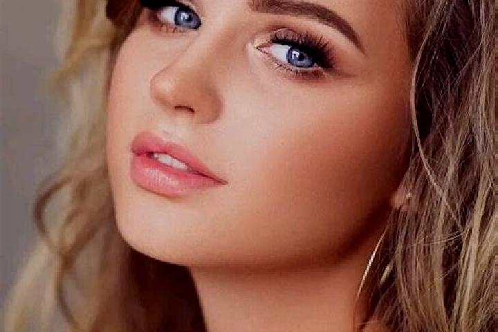 Ruby, 28, a dark blonde blue-eyed indian companion based in Haellevik. Offering Domination, Tantra, OWO. Available for incall and outcall, overnight bookings...