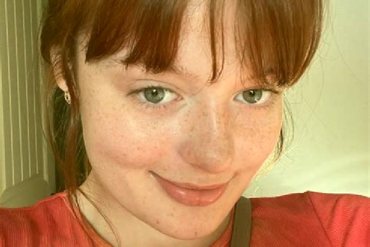 Ruby, 28, a red green-eyed european companion based in Lipnica Dolna. Offering Striptease, GFE, Fetish. Available for incall and outcall, day and evening dates.