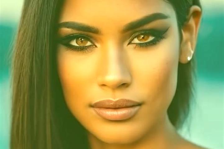 Ruby, 29, a auburn dark-eyed latina companion based in Butahai. Offering Dinner Date, GFE. Available for incall and outcall, overnight bookings available.