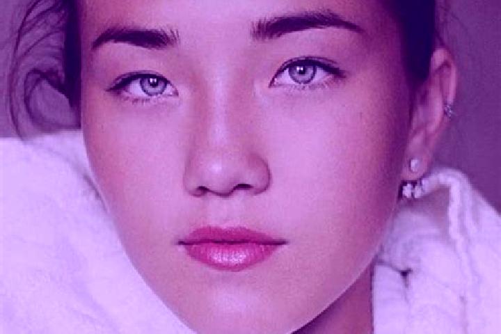 Ruby, 30, a auburn amber-eyed caucasian companion based in Hyeonpung. Offering Party Girl, Duos, Roleplay, Tantra. Available for incall and outcall, day and ...