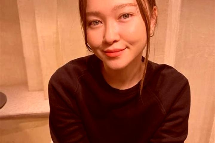 Ruby, 31, a chestnut blue-eyed asian companion based in Tarhausi. Offering Roleplay, Erotic Massage, Tantra, Massage. Available for incall and outcall, overn...