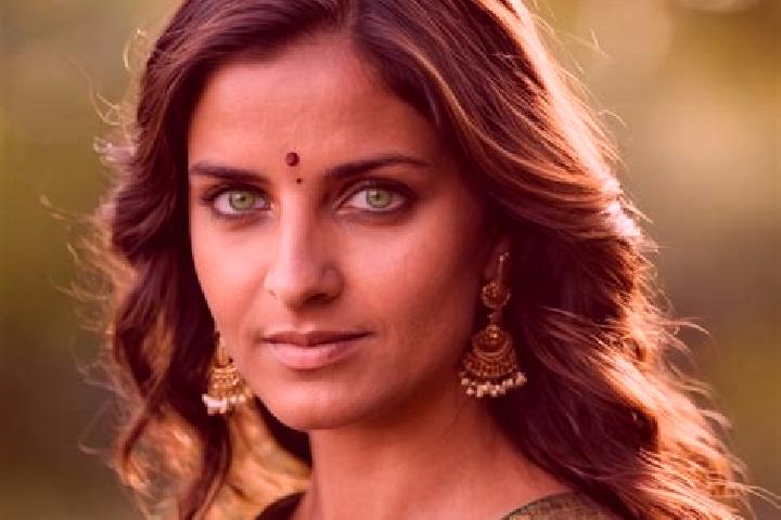 Ruby, 31, a chestnut green-eyed indian companion based in Dollerup. Offering Party Girl, Tantra, Duos. Available for incall and outcall, overnight bookings a...