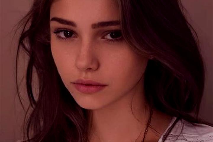 Ruby, 31, a chestnut hazel-eyed slavic companion based in Kursanec. Offering Travel Companion, CIM, Dinner Date. Available for incall and outcall, day and ev...