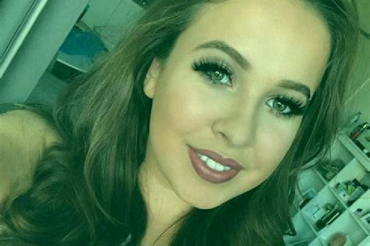Ruby, 32, a auburn amber-eyed latina companion based in Nsang. Offering Striptease, Dinner Date, GFE, Overnight, Massage. Available for incall and outcall, o...