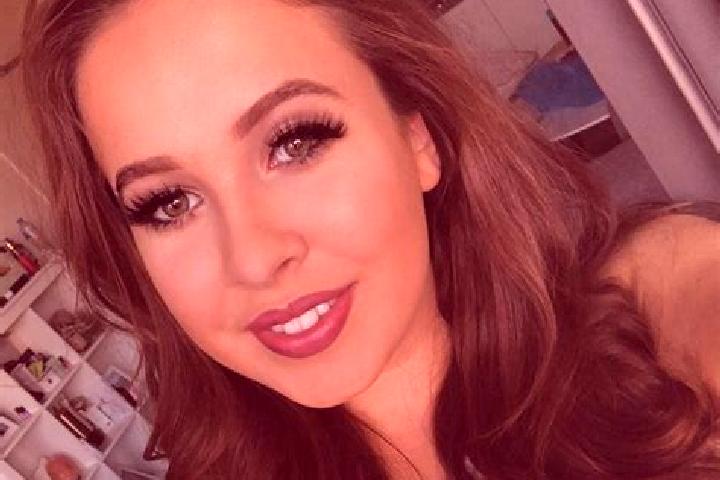 Ruby, 32, a red amber-eyed latina companion based in Altenburg. Offering CIM, GFE, Striptease, Dinner Date. Available for incall and outcall, day and evening...