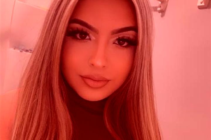 Ruby, 32, a red blue-eyed latina companion based in Nanganga. Offering A-Level, Tantra, Couples. Available for incall and outcall, day and evening dates.