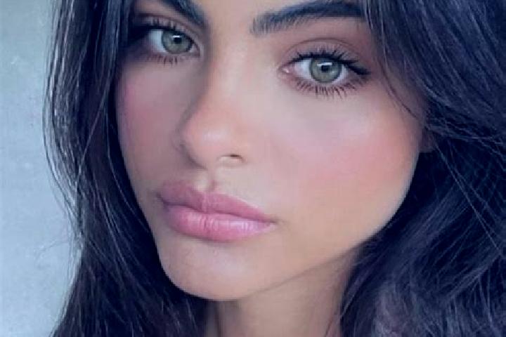 Ruby, 32, a red dark-eyed indian companion based in Asillo. Offering GFE, Couples, Girlfriend Experience. Available for incall and outcall, day and evening d...