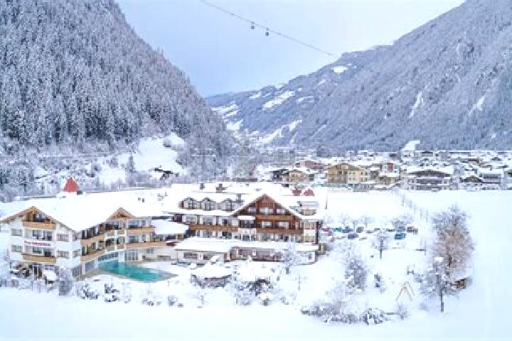Ruby, 32 — Escort in Mayrhofen, Austria