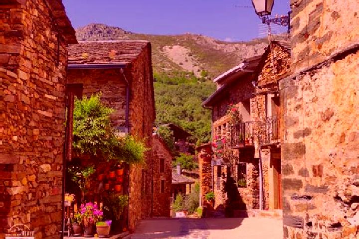 Ruby, 32 — Escort in Valverde de los Arroyos, Spain