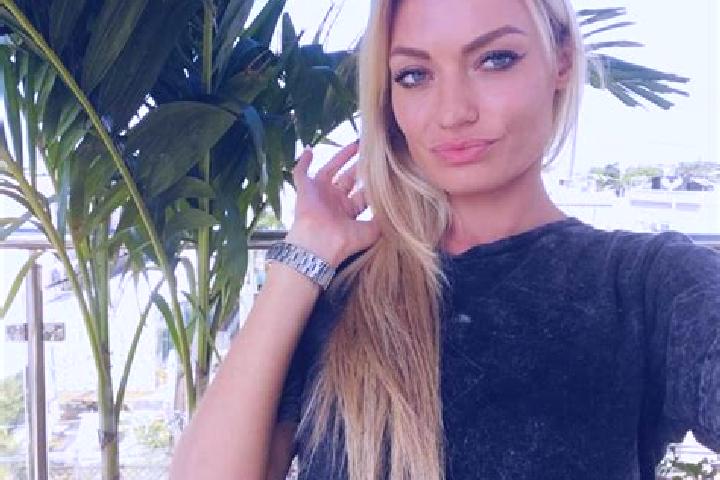 Ruby, 33, a dark blonde dark-eyed mixed companion based in Alleshausen. Offering Massage, Dinner Date, GFE, Deep French Kissing. Available for incall and out...