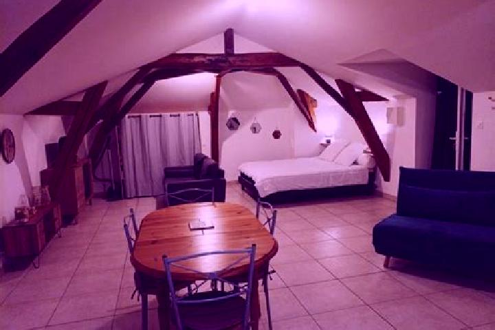 Ruby, 33 — Escort in Ceaux-en-Couhe, France
