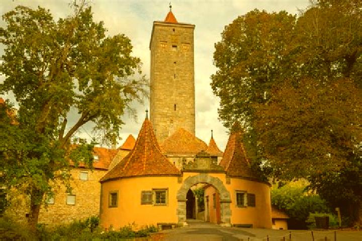 Ruby, 36, a red amber-eyed middle eastern companion based in Rothenburg ob der Tauber. Offering GFE, Travel Companion, A-Level, Tantra, Roleplay. Available f...