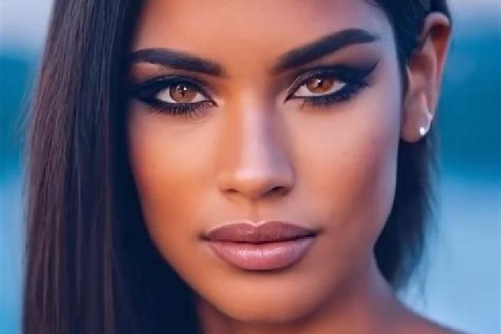 Ruby, 38, a blonde amber-eyed latina companion based in Dade City. Offering CIM, Tantra. Available for incall and outcall, day and evening dates.