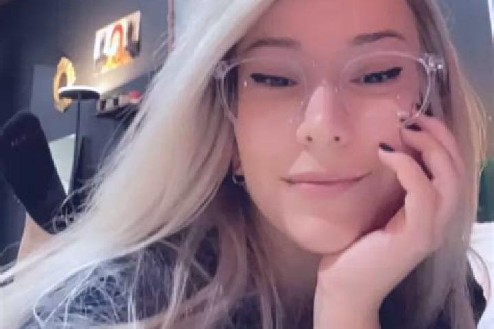 Ruby, 38, a blonde grey-eyed asian companion based in Xiaoshiqiao. Offering Couples, Roleplay, CIM. Available for incall and outcall, day and evening dates.