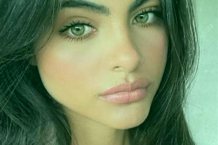 Ruby, 38, a red dark-eyed indian companion based in Louvroil. Offering Tantra, Prostate Massage, Erotic Massage, Duos. Available for incall and outcall, day ...