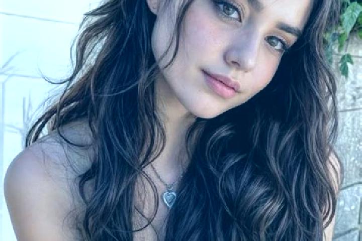 Sadie, 20, a auburn hazel-eyed caribbean companion based in Caba. Offering Fetish, GFE, Dinner Date. Available for incall and outcall, day and evening dates.