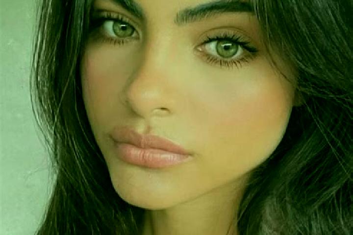 Sadie, 20, a chestnut green-eyed indian companion based in Bushland Beach. Offering Deep French Kissing, Massage, Girlfriend Experience, GFE. Available for i...