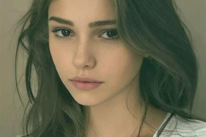 Sadie, 21, a chestnut amber-eyed slavic companion based in Faxinal dos Guedes. Offering Roleplay, Dinner Date, CIM. Available for incall and outcall, day and...