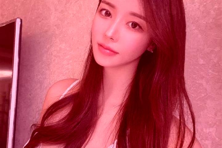 Sadie, 21 — Escort in Wenwuba, China