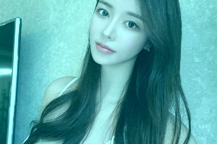 Sadie, 22 — Escort in Guiwu, China