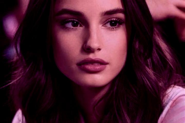 Sadie, 23, a brunette brown-eyed middle eastern companion based in Las Jaulas. Offering Dinner Date, Prostate Massage, Couples, Deep French Kissing, Striptea...