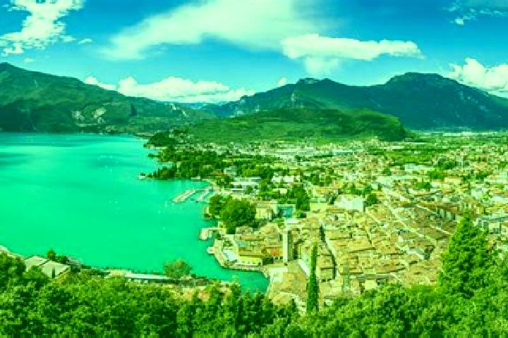 Sadie, 23, a chestnut blue-eyed ebony companion based in Peschiera del Garda. Offering A-Level, Party Girl. Available for incall and outcall, overnight booki...