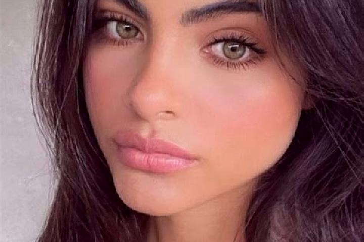 Sadie, 23, a red dark-eyed middle eastern companion based in Manfla. Offering GFE, Tantra, Massage. Available for incall and outcall, overnight bookings avai...