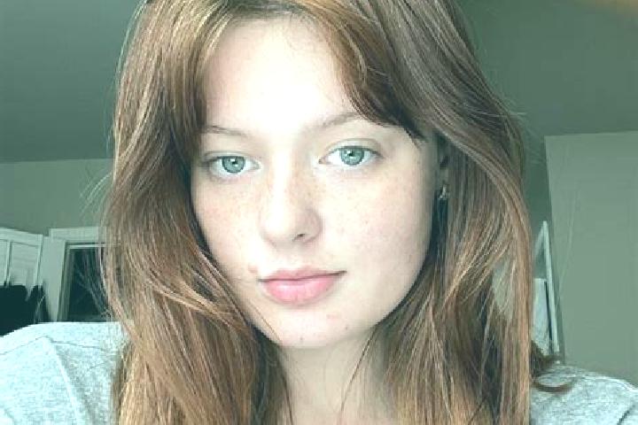 Sadie, 23, a red grey-eyed latina companion based in Puente de Hierro. Offering A-Level, CIM. Available for incall and outcall, day and evening dates.