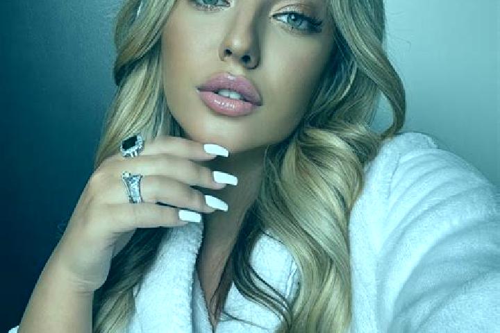 Sadie, 23 — Escort in Caciulati, Romania