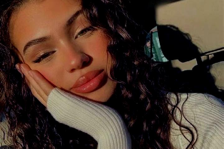 Sadie, 23 — Escort in Malak, Australia