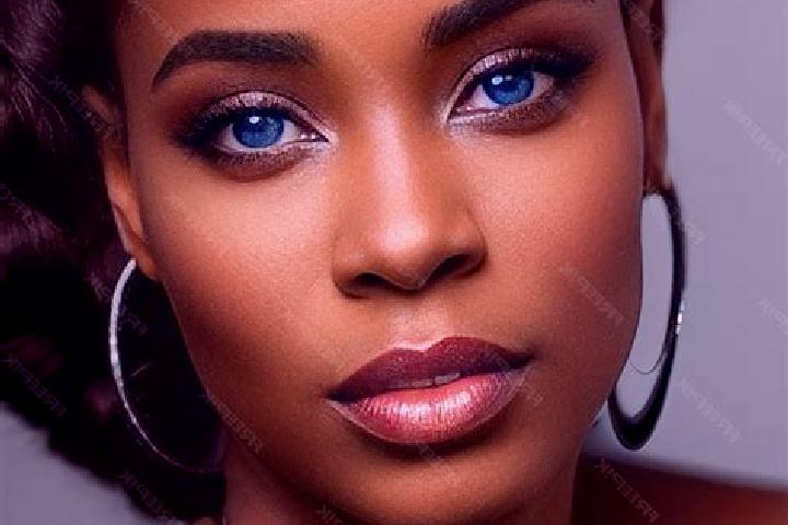 Sadie, 24, a chestnut blue-eyed ebony companion based in Corda. Offering Roleplay, Tantra, OWO, GFE. Available for incall and outcall, day and evening dates.