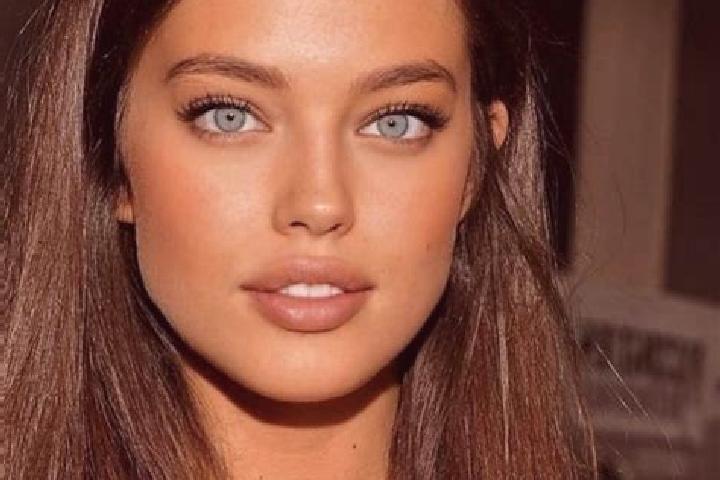 Sadie, 24, a chestnut blue-eyed mediterranean companion based in Munsterbilzen. Offering Massage, A-Level, Roleplay, Tantra. Available for incall and outcall...