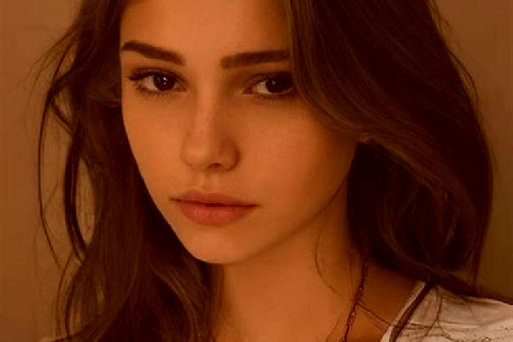 Sadie, 25, a chestnut grey-eyed slavic companion based in Bailing. Offering Travel Companion, Dinner Date, OWO, A-Level. Available for incall and outcall, ov...