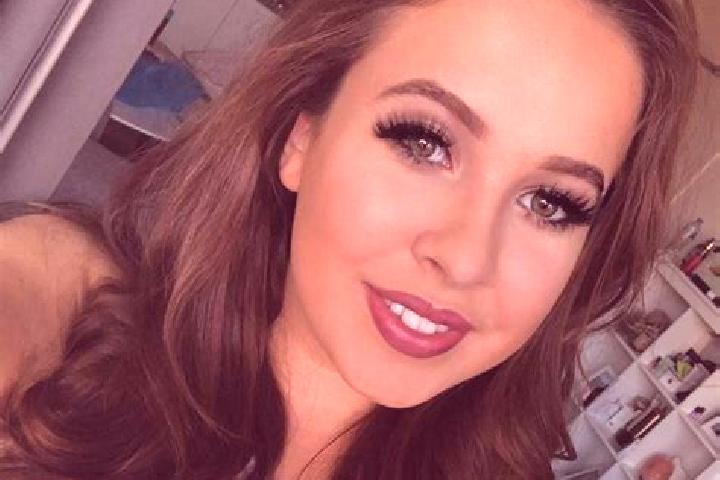 Sadie, 25, a dark blonde amber-eyed latina companion based in Bennington. Offering Dinner Date, OWO, Prostate Massage. Available for incall and outcall, day ...