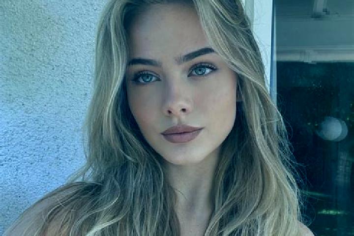 Sadie, 26, a blonde hazel-eyed mixed companion based in Matu. Offering Roleplay, CIM, Fetish, A-Level. Available for incall and outcall, day and evening dates.