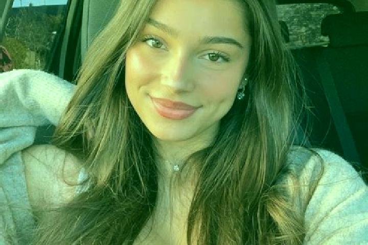 Sadie, 26, a brunette hazel-eyed mixed companion based in Ostreni i Math. Offering Striptease, CIM, Duos, Party Girl. Available for incall and outcall, overn...