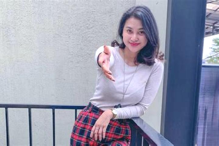 Sadie, 27 — Escort in Kertosono, Indonesia